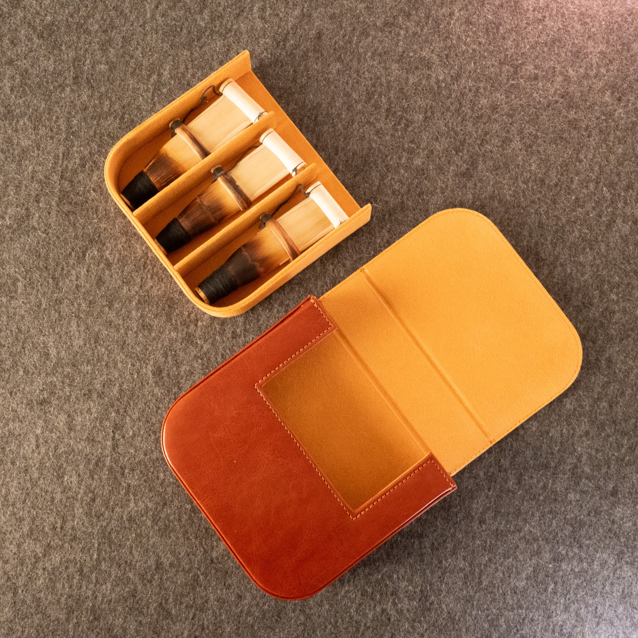 Dudukhouse reed case with extended reed tray.